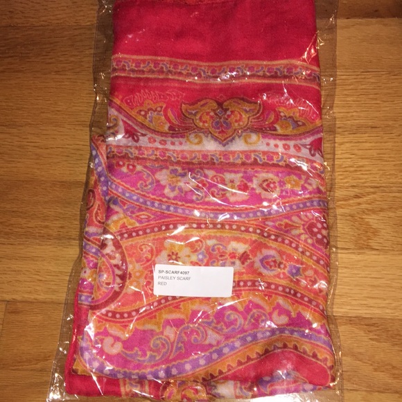 Mili Designs Paisley scarves - Picture 1 of 4